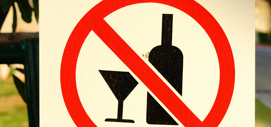 Priklausomybių konsultantas yra pirma stotelė besikreipiančiam pagalbos